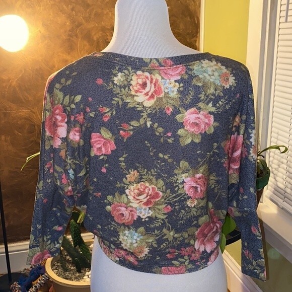 Spring Floral Crop Top - Picture 6 of 7
